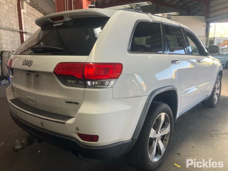 2015 Jeep Grand Cherokee Damaged VIN 1C4RJFFM0FC701338 – engine bay