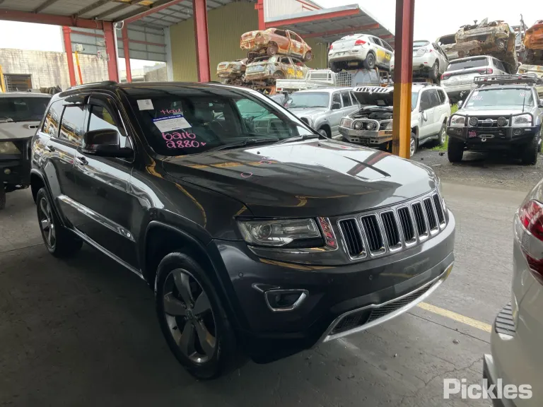 2013 Jeep Grand Cherokee Damaged VIN 1C4RJFFM9EC189058 – interior seats