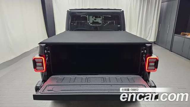 2021 Jeep Gladiator (JT) 3.6 Rubicon Sold VIN 1C6JJTBGXML502216 – rear exterior