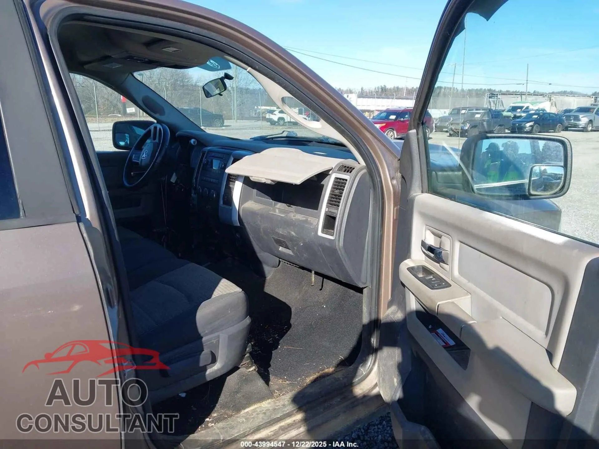 2009 DODGE RAM 1500 Damaged VIN 1D3HV13T09J527017 – interior seats 2009 DODGE RAM 1500 Damaged VIN 1D3HV13T09J527017 – interior seats