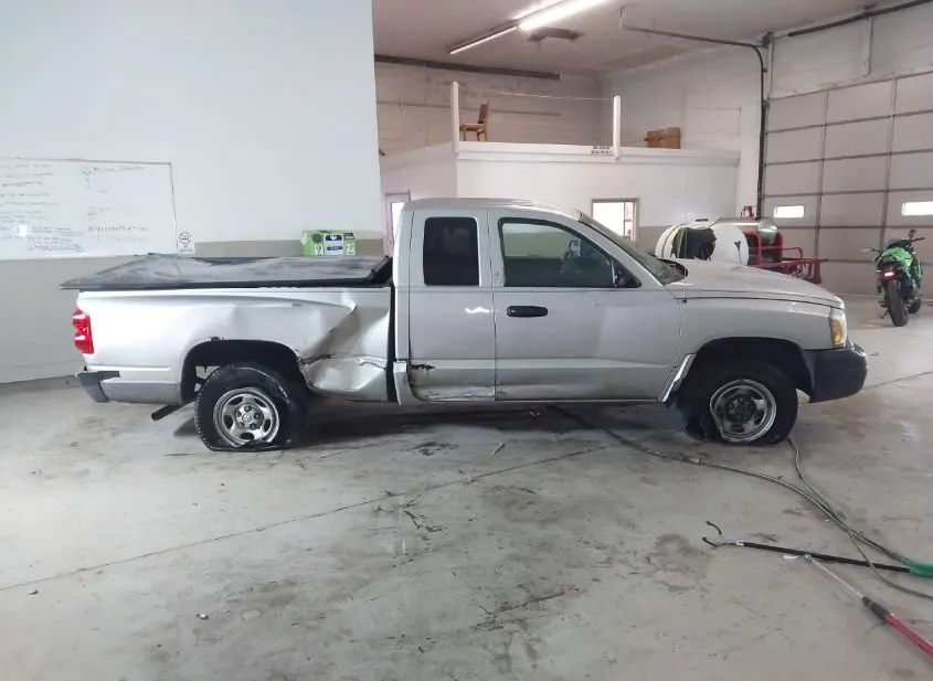 2006 DODGE Dakota Used VIN 1D7HE22K16S692531 – trunk area