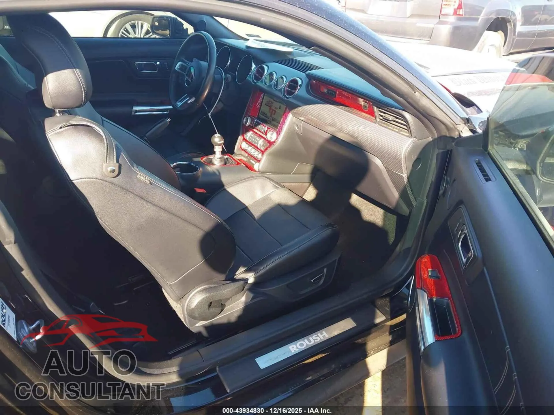 2015 FORD MUSTANG Damaged VIN 1FA6P8CFXF5384097 – interior seats