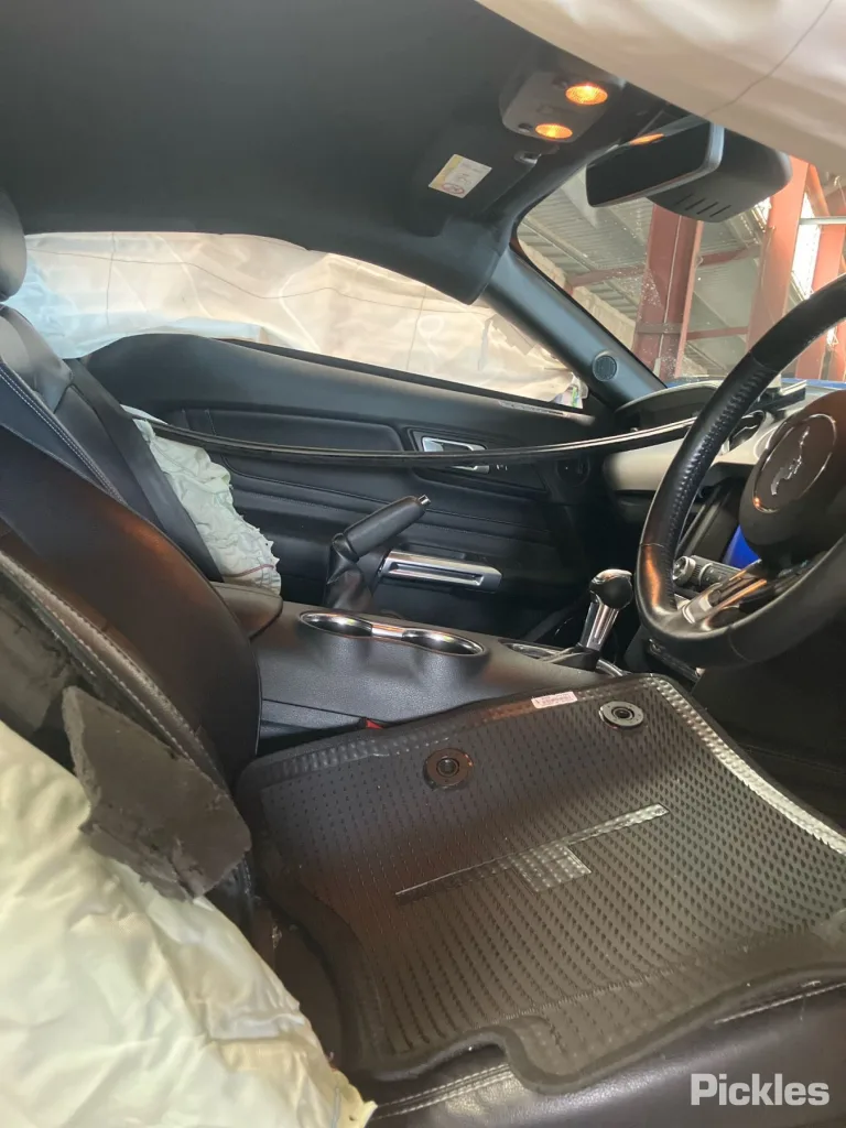 2020 Ford Mustang Damaged VIN 1FA6P8LD3L5173575 – interior seats
