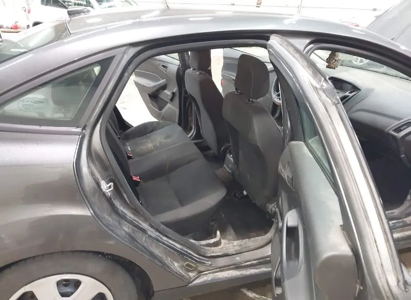 2016 FORD Focus Used VIN 1FADP3E2XGL235755 – exterior detail