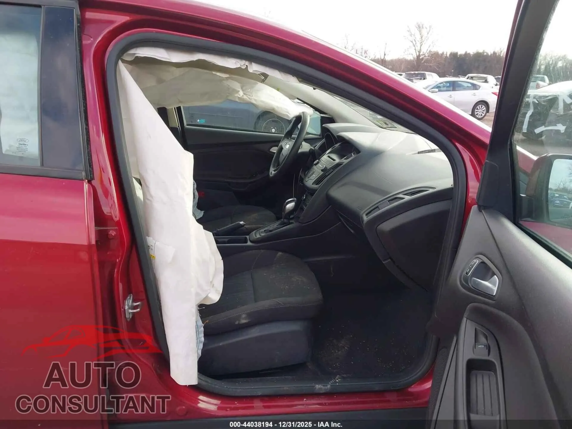 2016 FORD FOCUS Damaged VIN 1FADP3F20GL251025 – interior seats