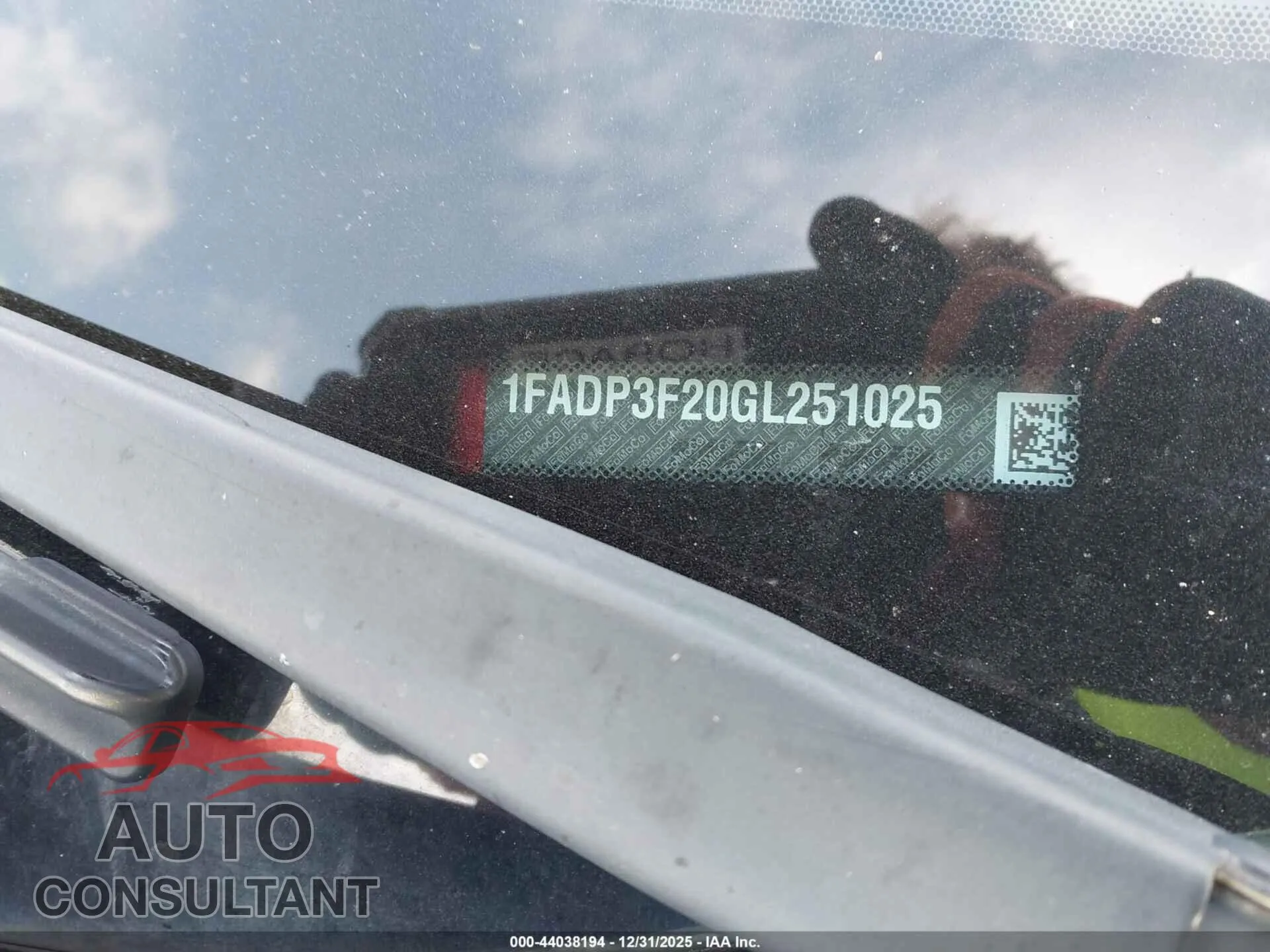 2016 FORD FOCUS Damaged VIN 1FADP3F20GL251025 – trunk area