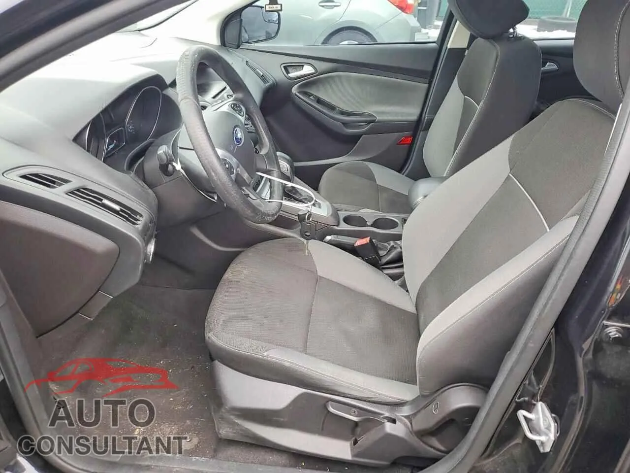 2014 FORD FOCUS Damaged VIN 1FADP3F21EL123390 – exterior detail