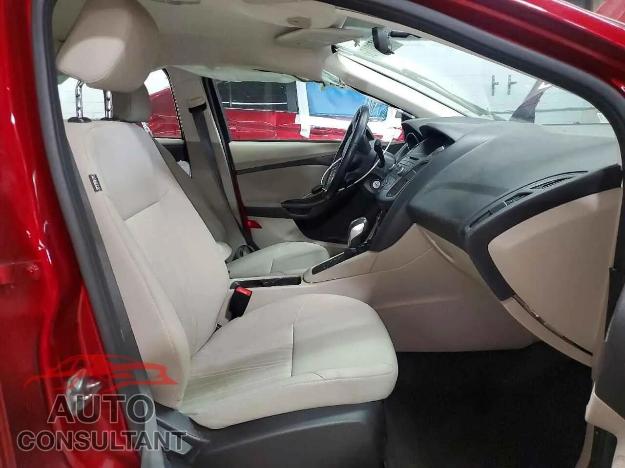 2015 FORD FOCUS Damaged VIN 1FADP3F21FL248049 – exterior detail