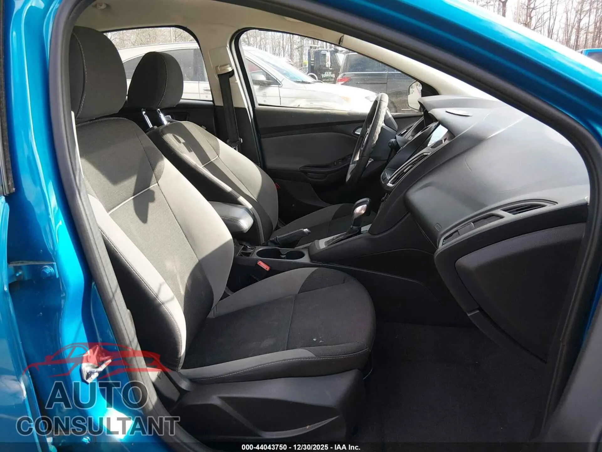 2014 FORD FOCUS Damaged VIN 1FADP3K2XEL339339 – interior seats