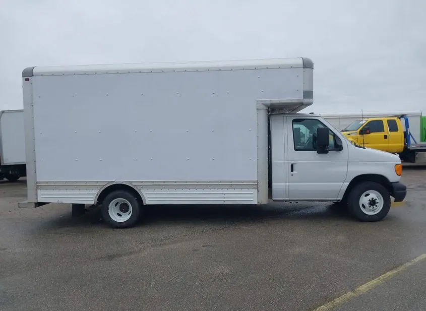 2007 FORD E-450 Used VIN 1FDXE45SX7DA17825 – interior seats
