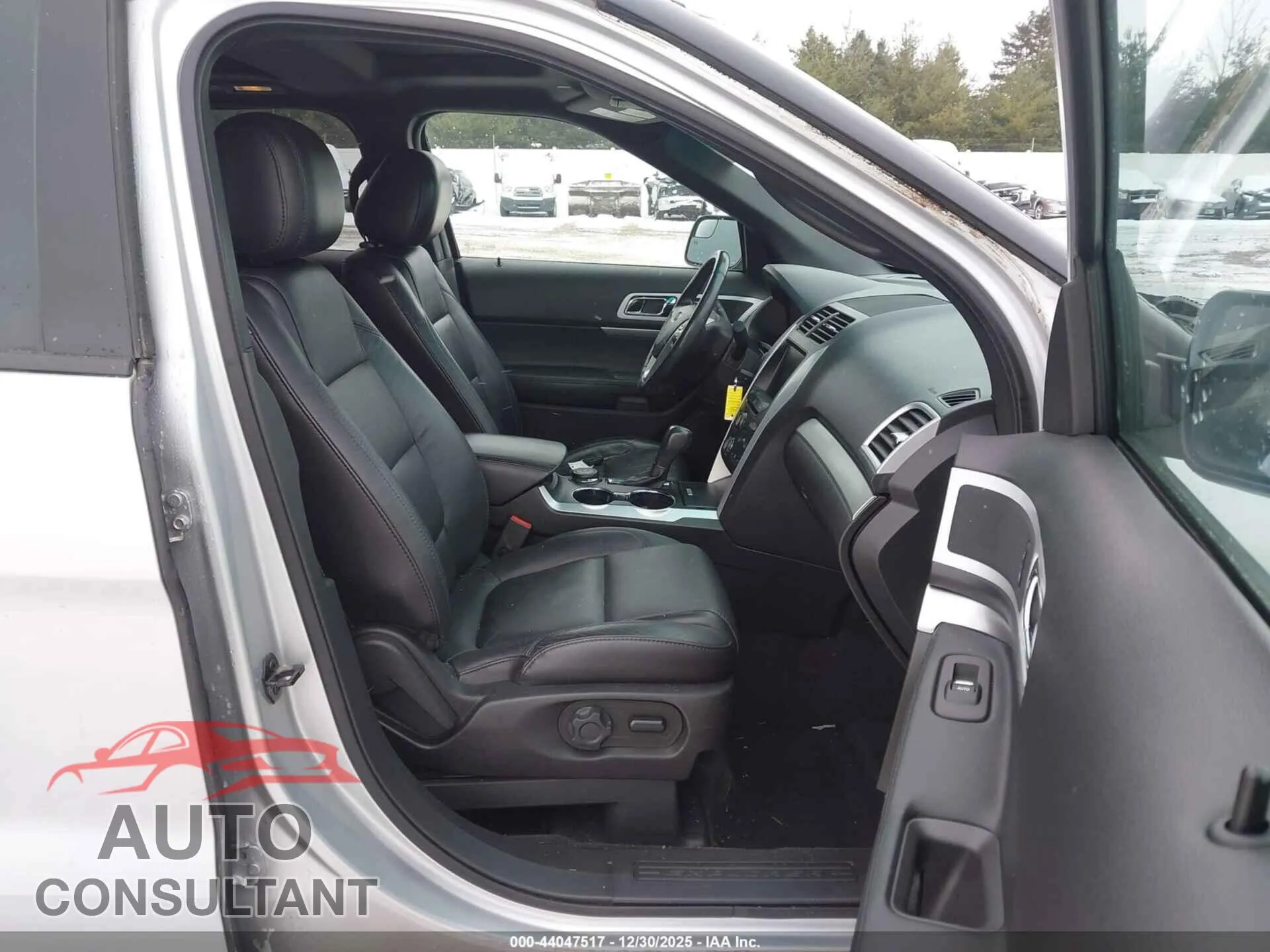 2015 FORD EXPLORER Damaged VIN 1FM5K8D81FGA99356 – interior seats