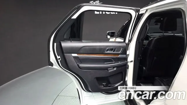 2019 Ford Explorer 2.3 Limited 4WD Sold VIN 1FM5K8FH6KGA56350 – side profile