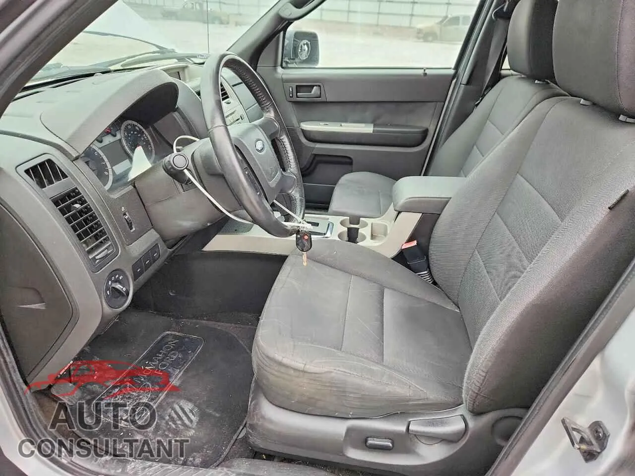 2011 FORD ESCAPE Damaged VIN 1FMCU0D7XBKA98126 – exterior detail