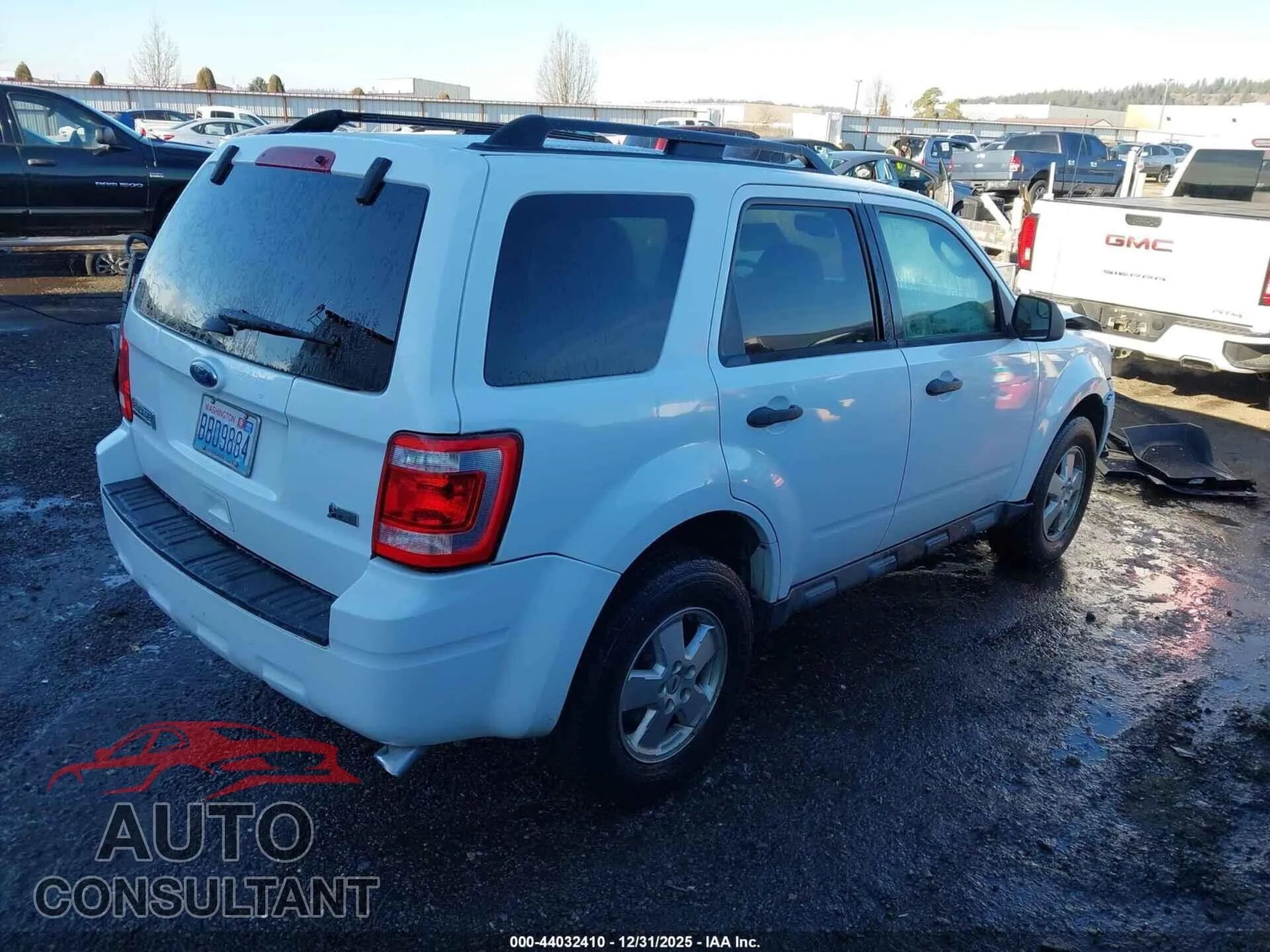 2011 FORD ESCAPE Damaged VIN 1FMCU0DG1BKB79869 – dashboard