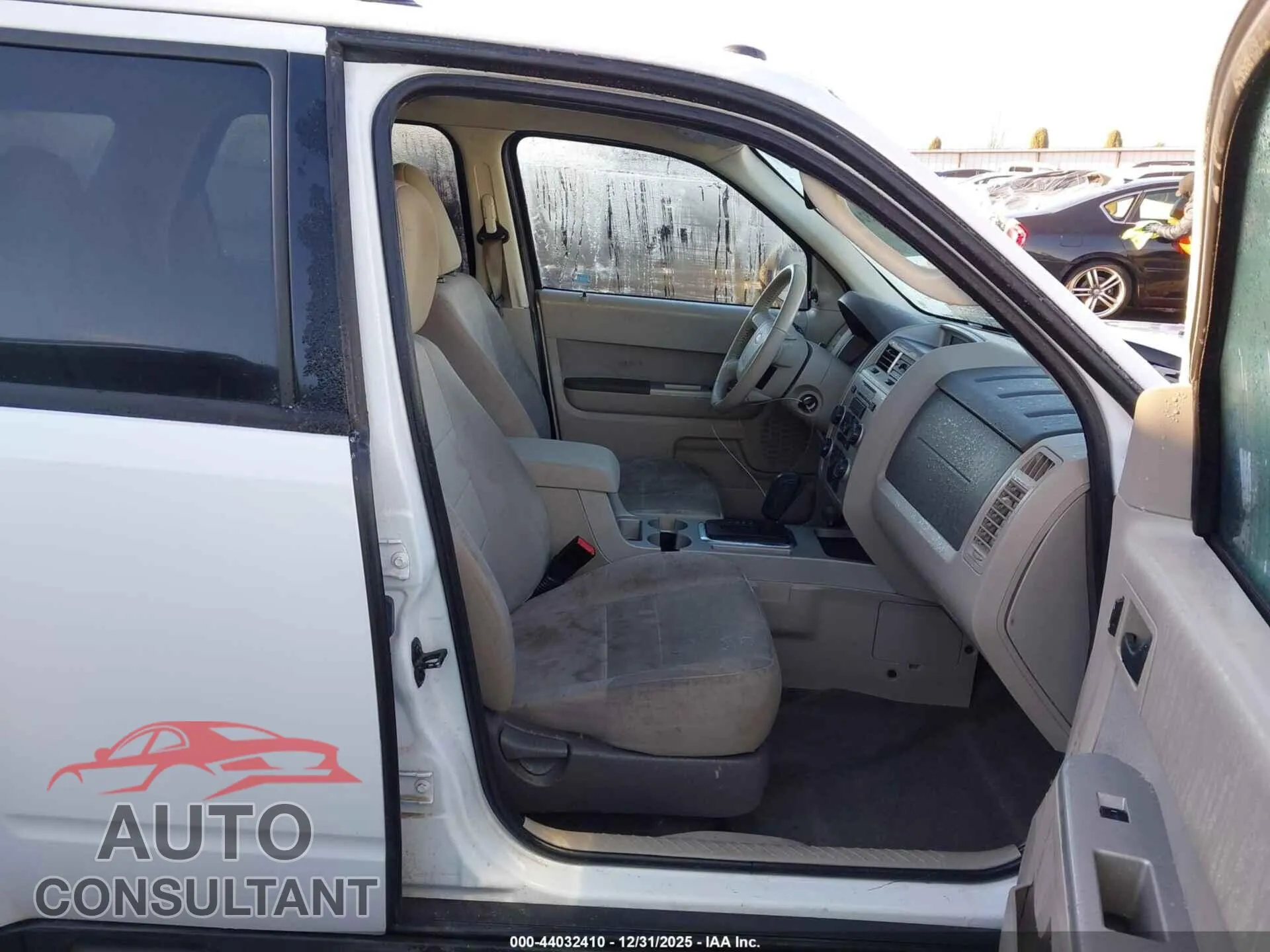 2011 FORD ESCAPE Damaged VIN 1FMCU0DG1BKB79869 – interior seats