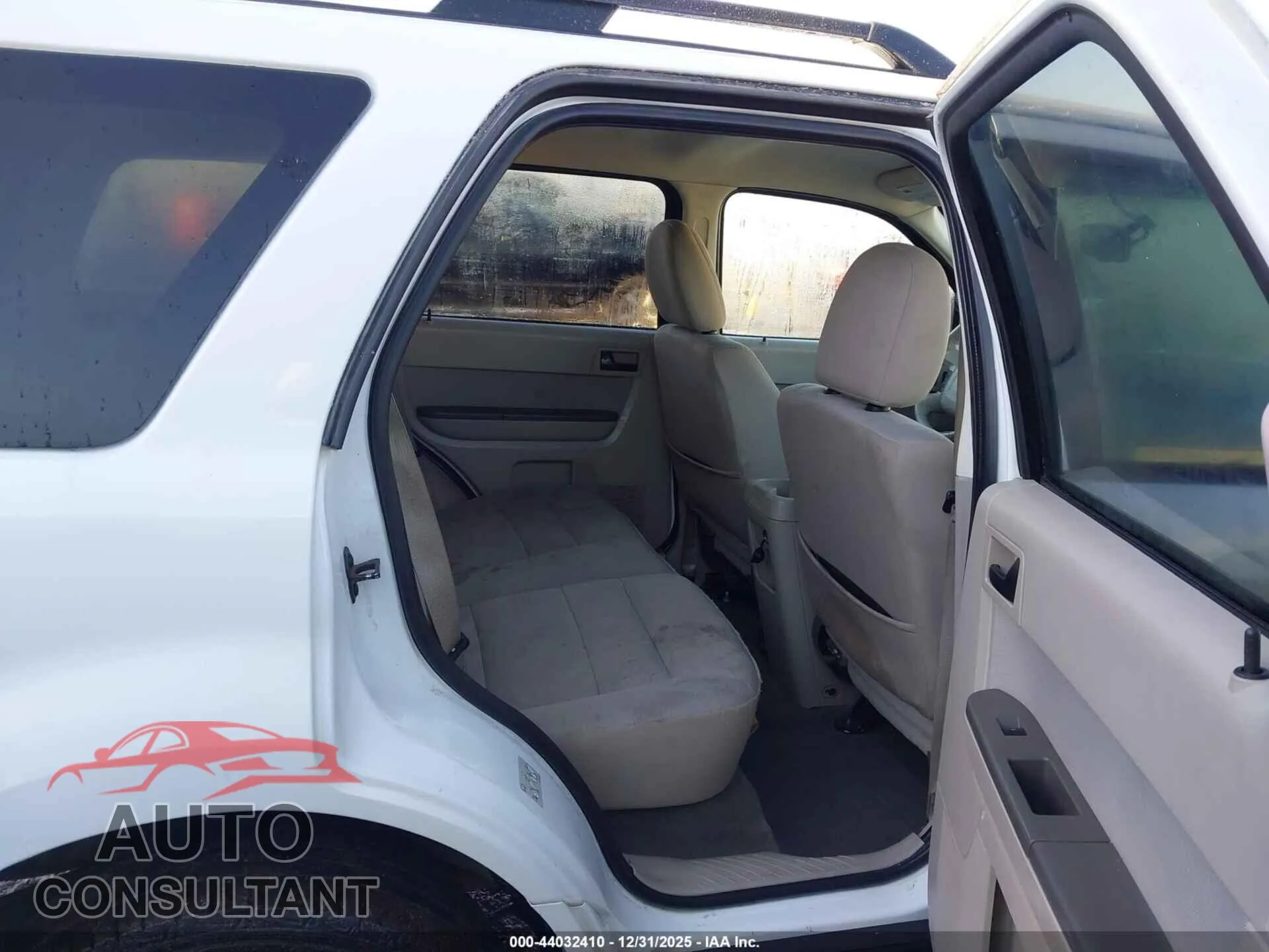 2011 FORD ESCAPE Damaged VIN 1FMCU0DG1BKB79869 – undercarriage
