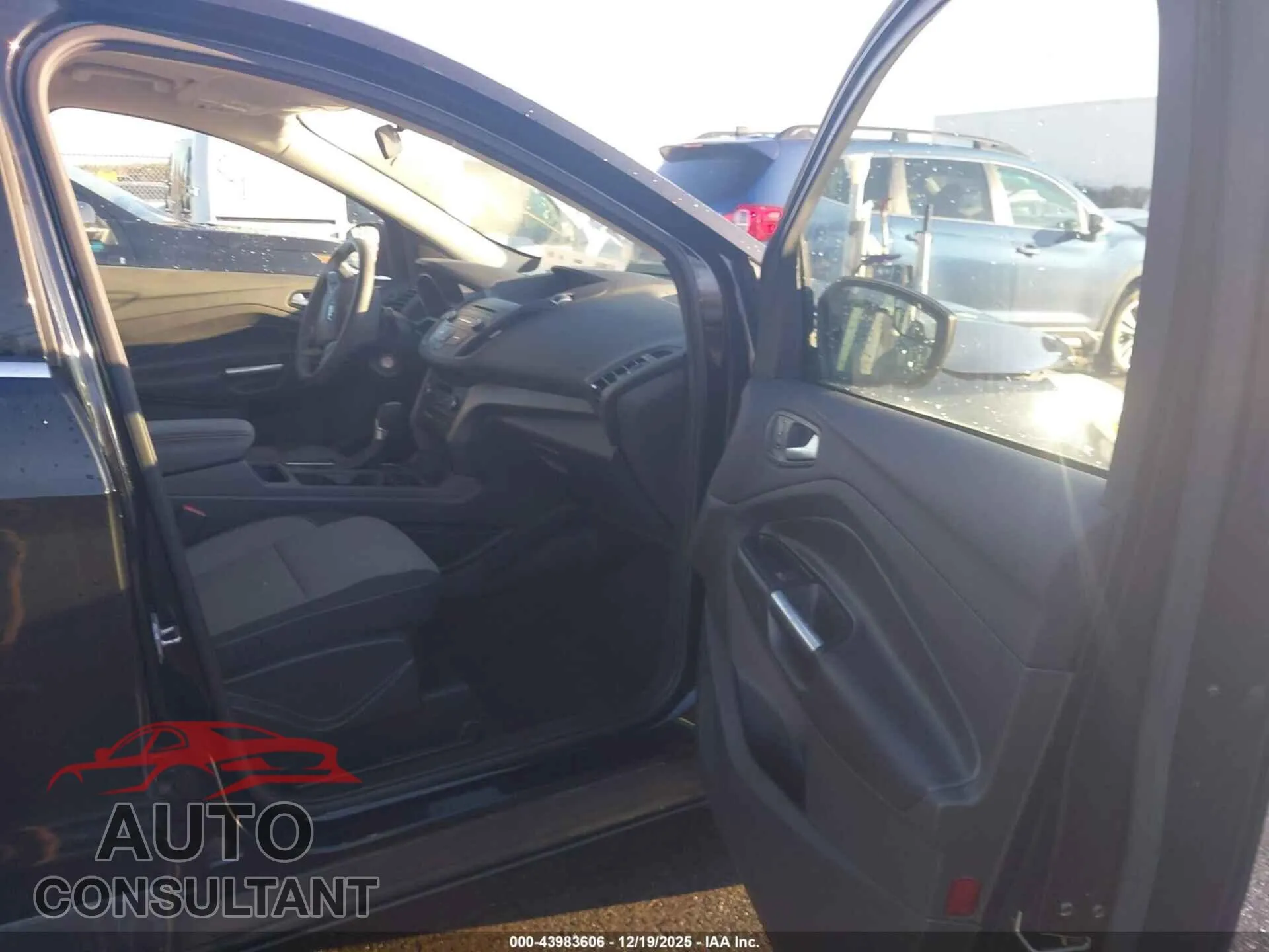 2017 FORD ESCAPE Damaged VIN 1FMCU0GD5HUA75092 – interior seats