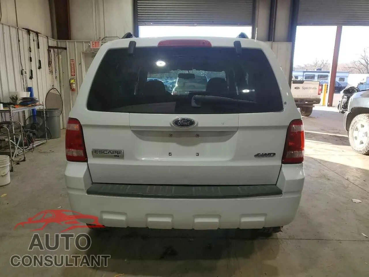 2009 FORD ESCAPE Damaged VIN 1FMCU93GX9KC35050 – engine bay