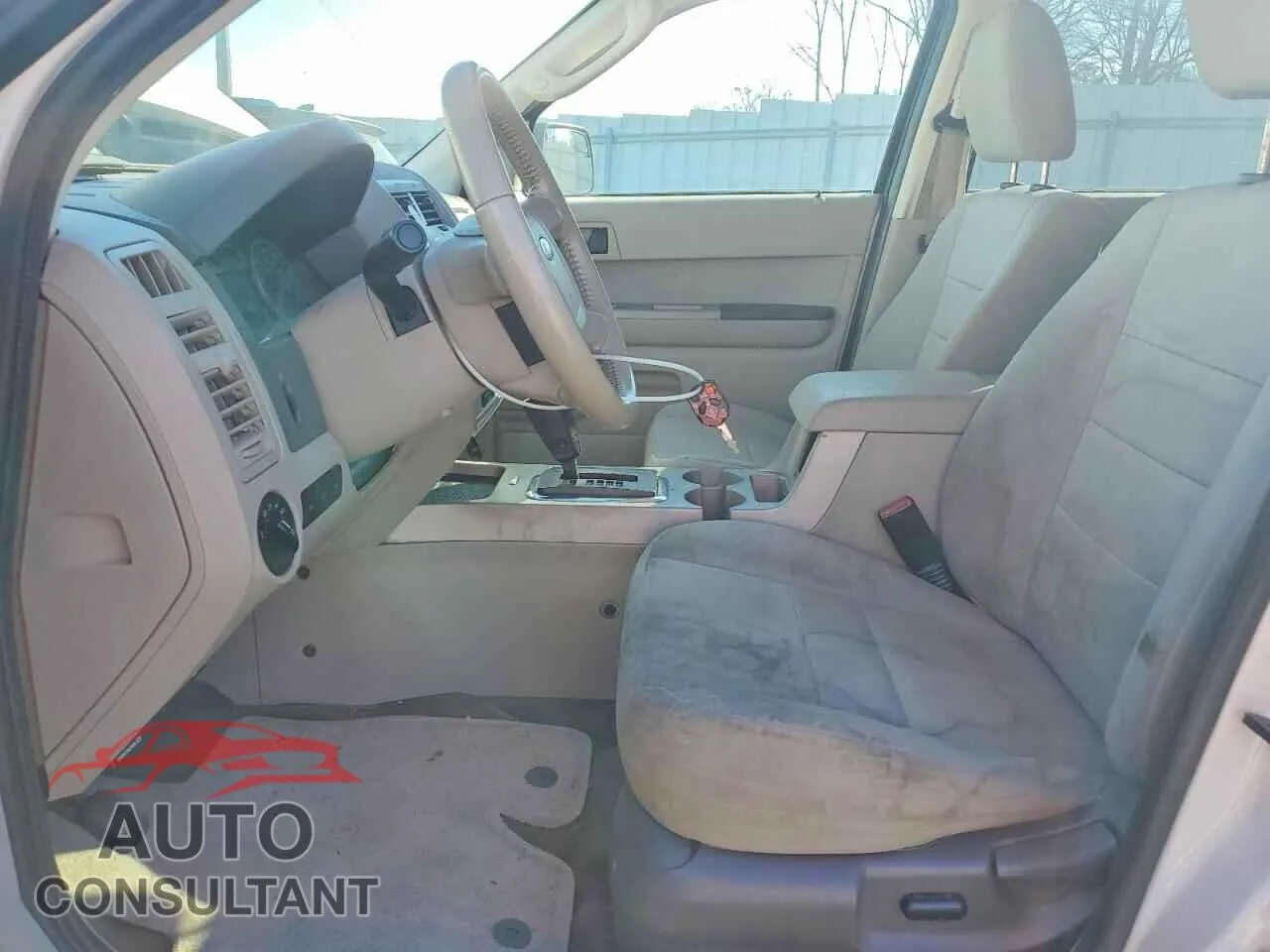 2011 FORD ESCAPE Damaged VIN 1FMCU9DG2BKB19961 – exterior detail