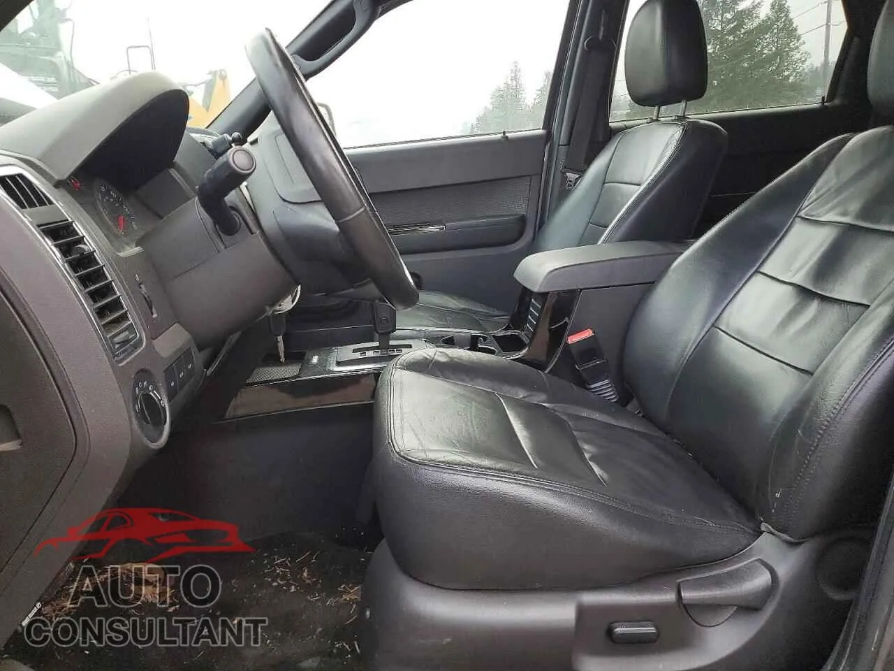 2011 FORD ESCAPE Damaged VIN 1FMCU9E7XBKB67383 – exterior detail