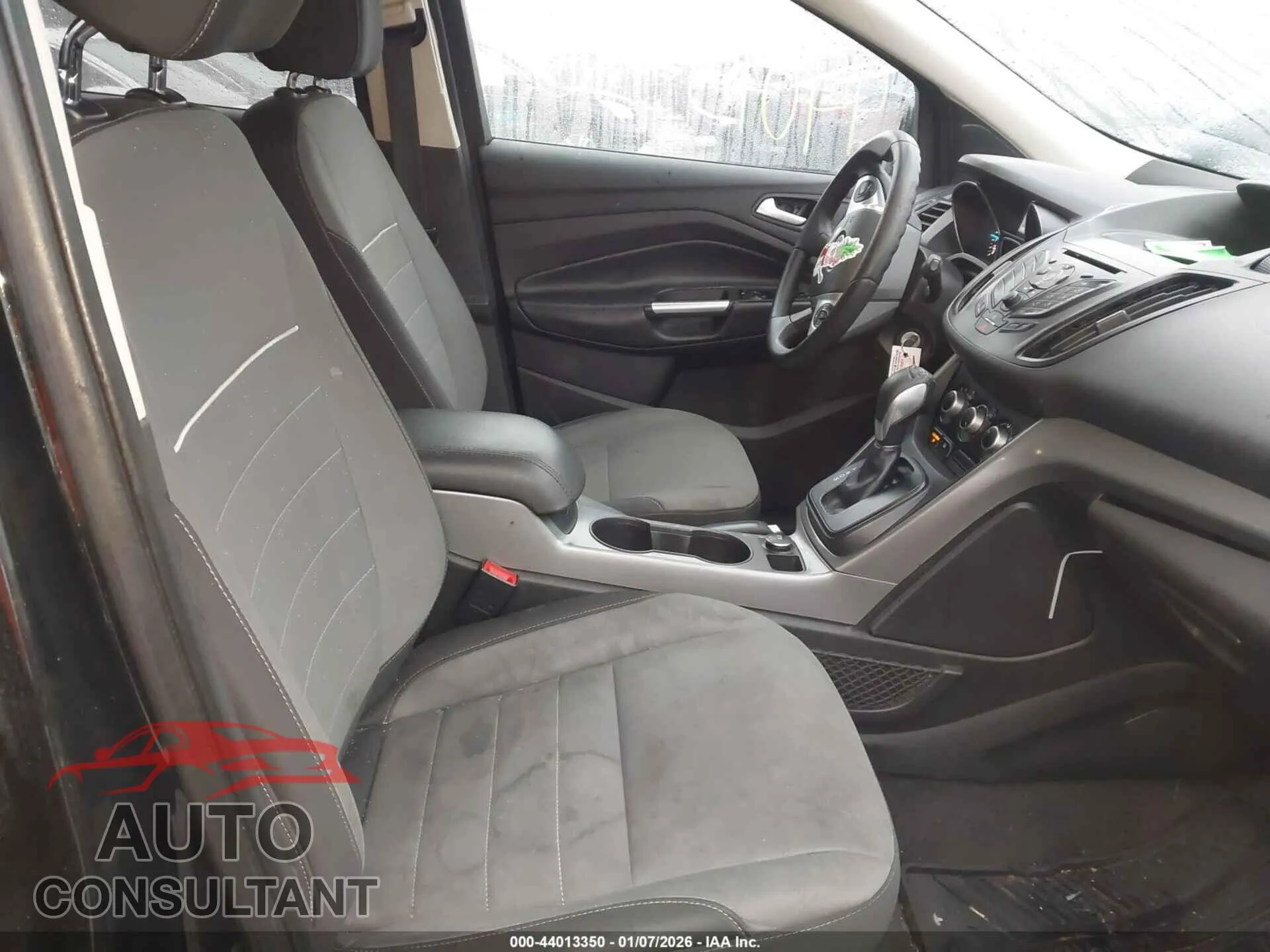 2015 FORD ESCAPE Damaged VIN 1FMCU9G92FUC64814 – interior seats