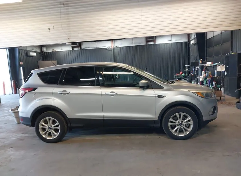 2017 FORD Escape Used VIN 1FMCU9GD6HUE18450 – photo 18