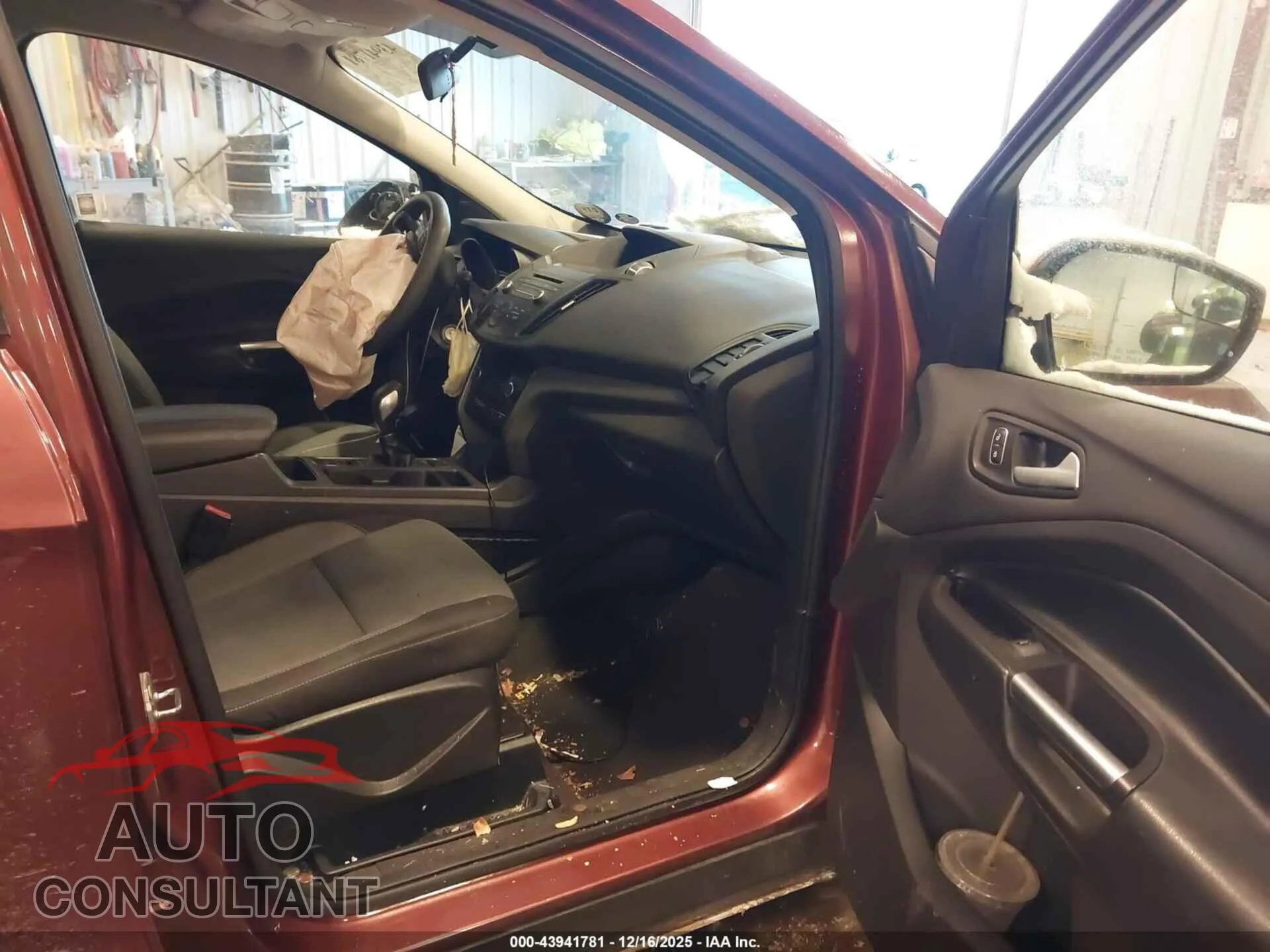 2018 FORD ESCAPE Damaged VIN 1FMCU9GD7JUC58391 – interior seats