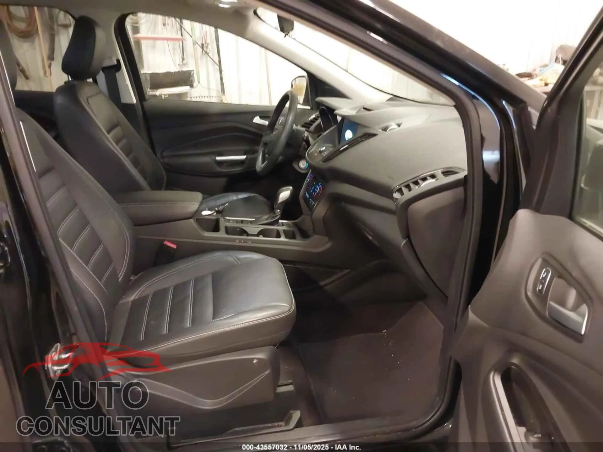 2018 FORD ESCAPE Damaged VIN 1FMCU9HD8JUA96527 – interior seats