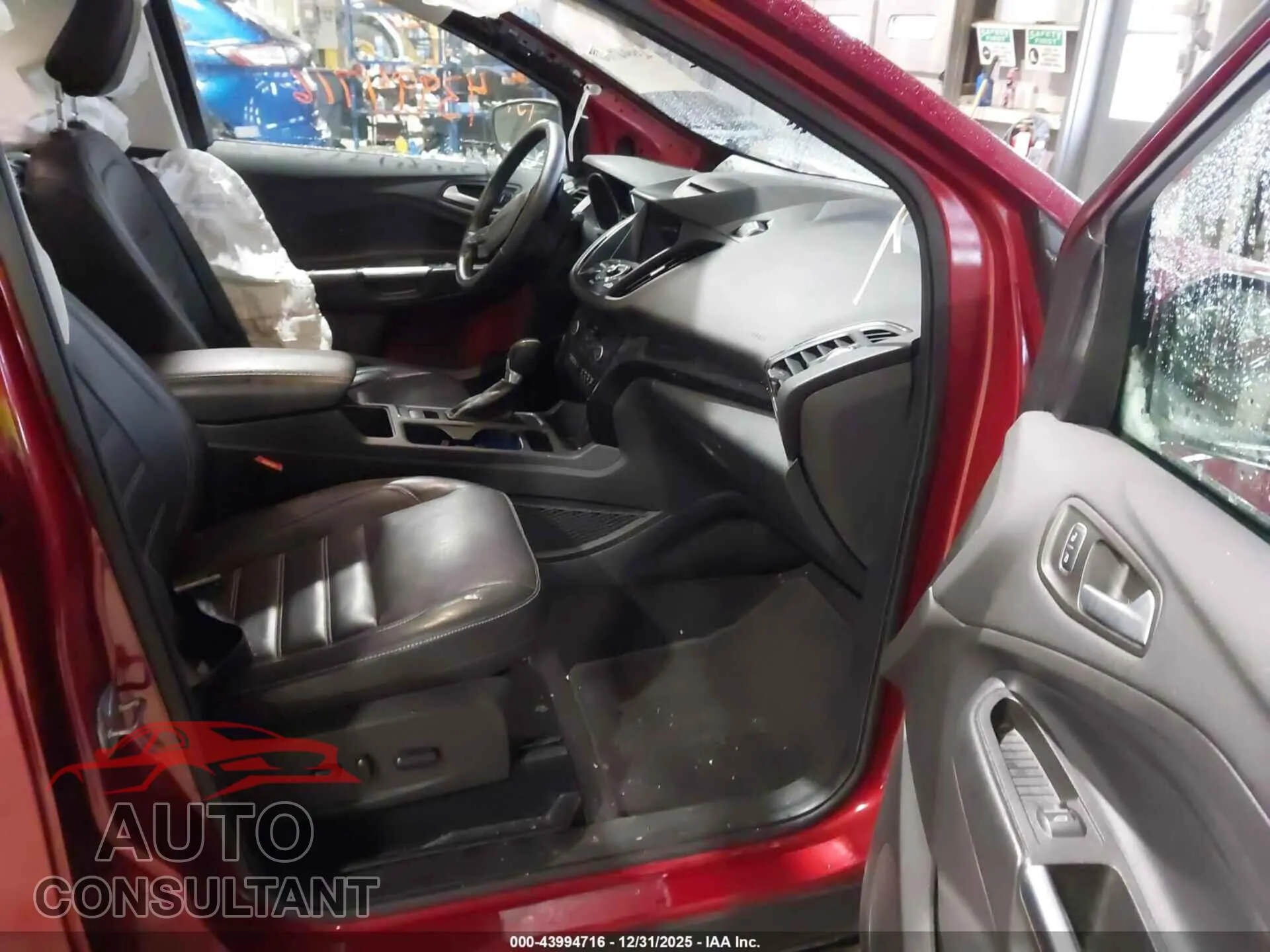 2018 FORD ESCAPE Damaged VIN 1FMCU9J99JUC80140 – interior seats