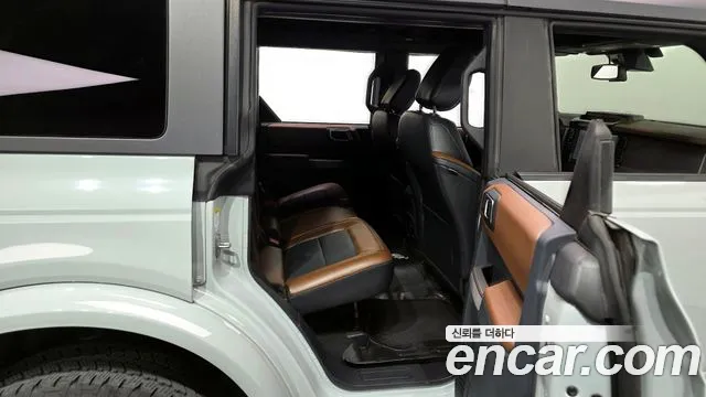 2023 Ford Bronco 6th Gen 2.7 Outer Banks Sold VIN 1FMEE5DP777777777 – interior seats