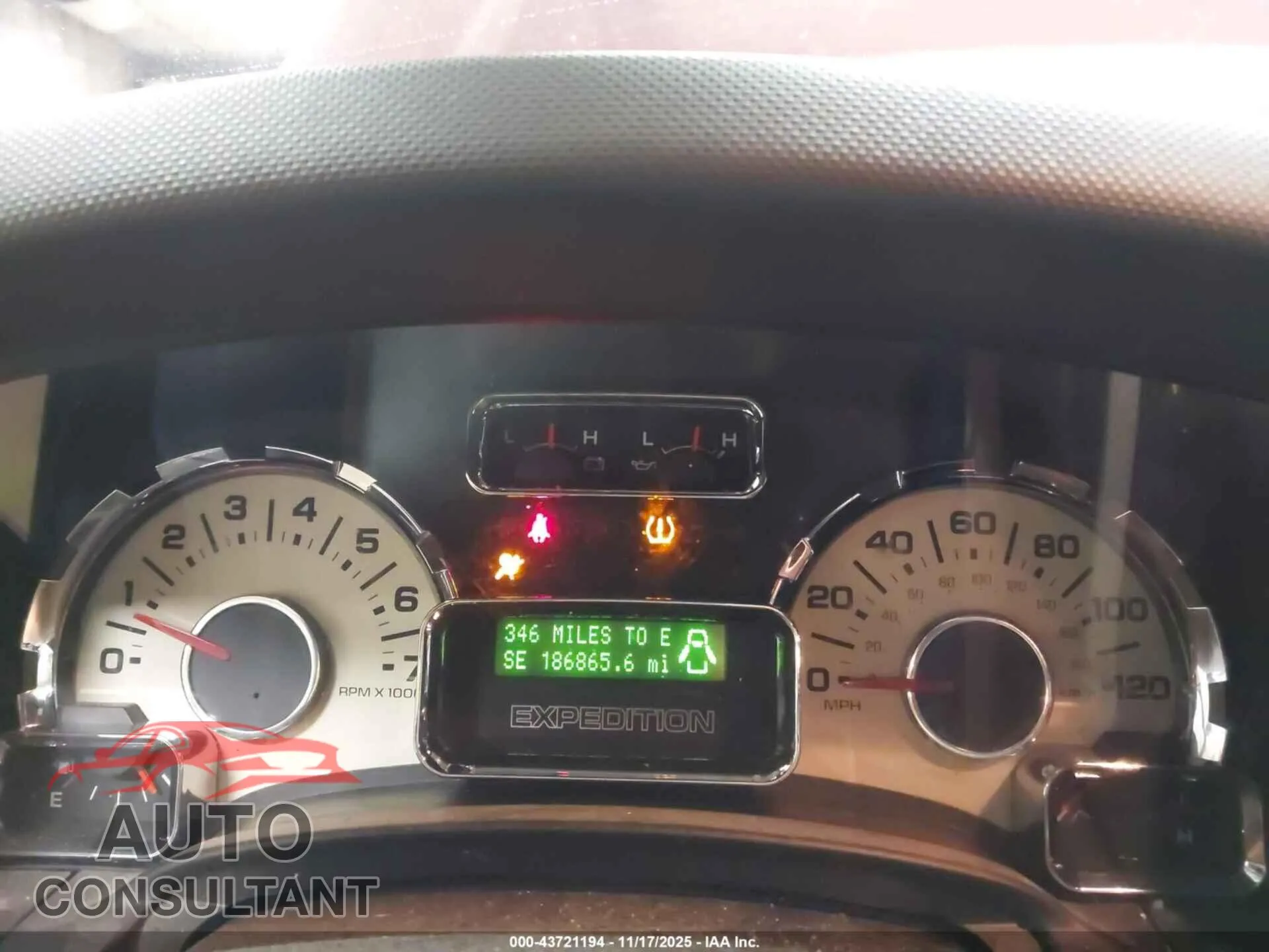 2012 FORD EXPEDITION EL Damaged VIN 1FMJK1J5XCEF17517 – exterior detail