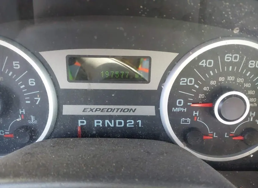 2006 FORD Expedition Used VIN 1FMPU17506LA43976 – trunk area
