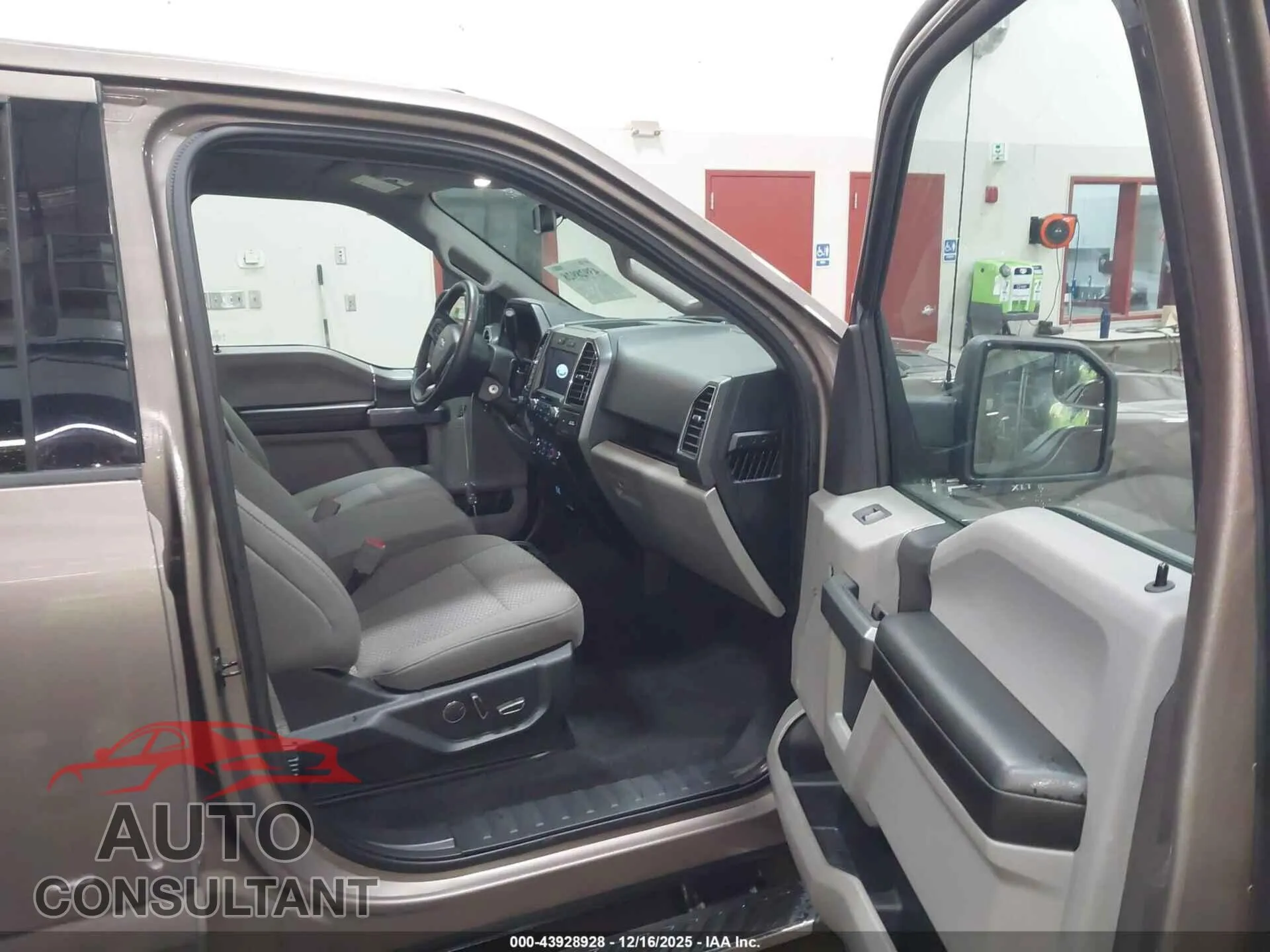 2018 FORD F-150 Damaged VIN 1FTEW1EP2JKF78011 – interior seats