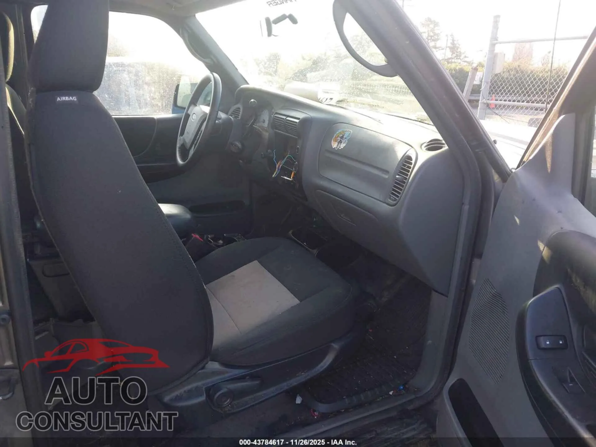 2011 FORD RANGER Damaged VIN 1FTKR4EE8BPA82614 – interior seats
