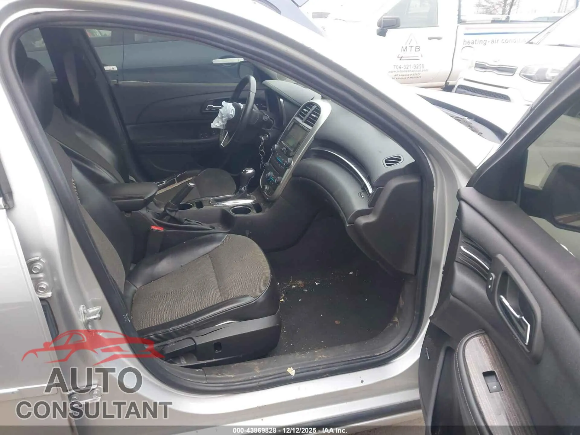 2015 CHEVROLET MALIBU Damaged VIN 1G11D5SL9FU121584 – interior seats