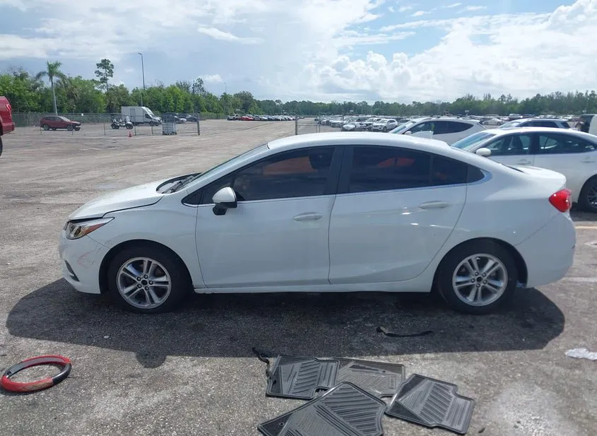 2017 CHEVROLET Cruze VIN 1G1BE5SM7H7168382