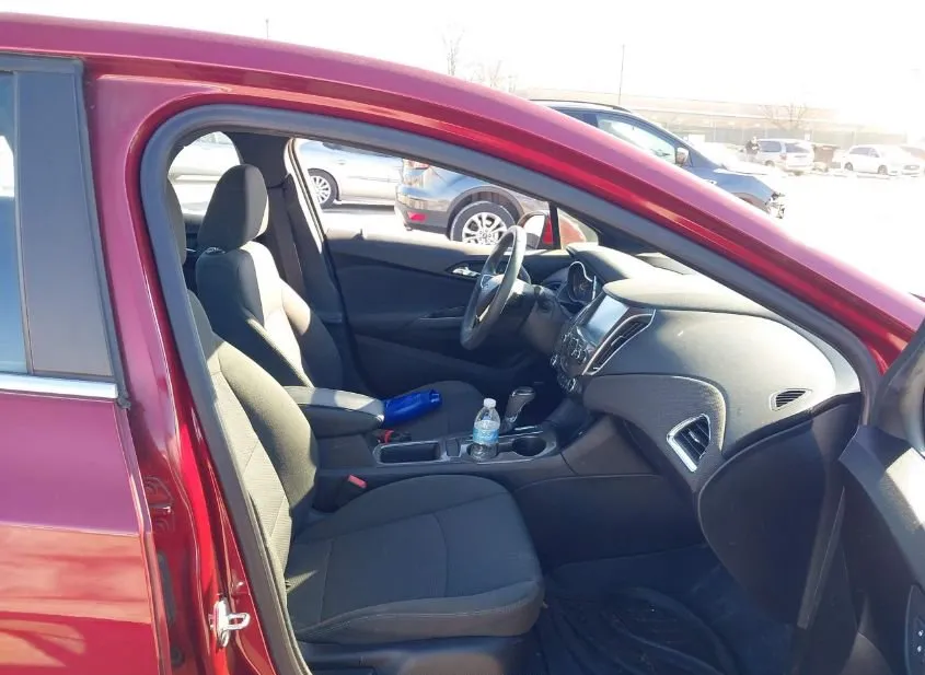 2018 CHEVROLET Cruze Used VIN 1G1BE5SM8J7118502 – engine bay 2018 CHEVROLET Cruze Used VIN 1G1BE5SM8J7118502 – engine bay