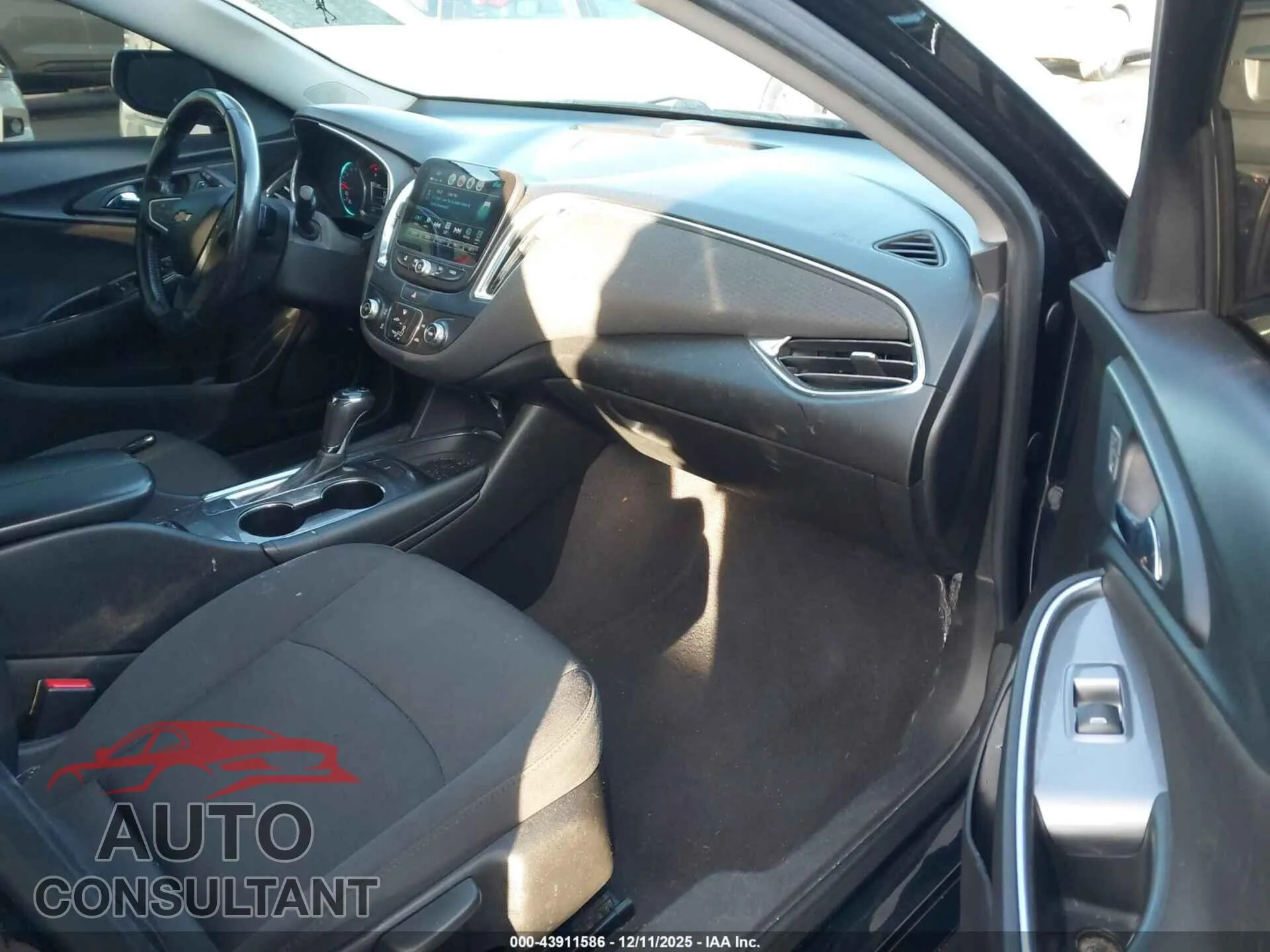 2018 CHEVROLET MALIBU Damaged VIN 1G1ZD5ST6JF168152 – interior seats