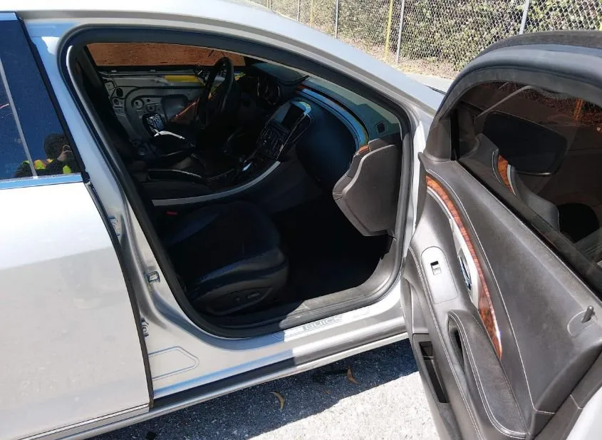 2010 BUICK LaCrosse Used VIN 1G4GE5EVXAF262796 – photo 12