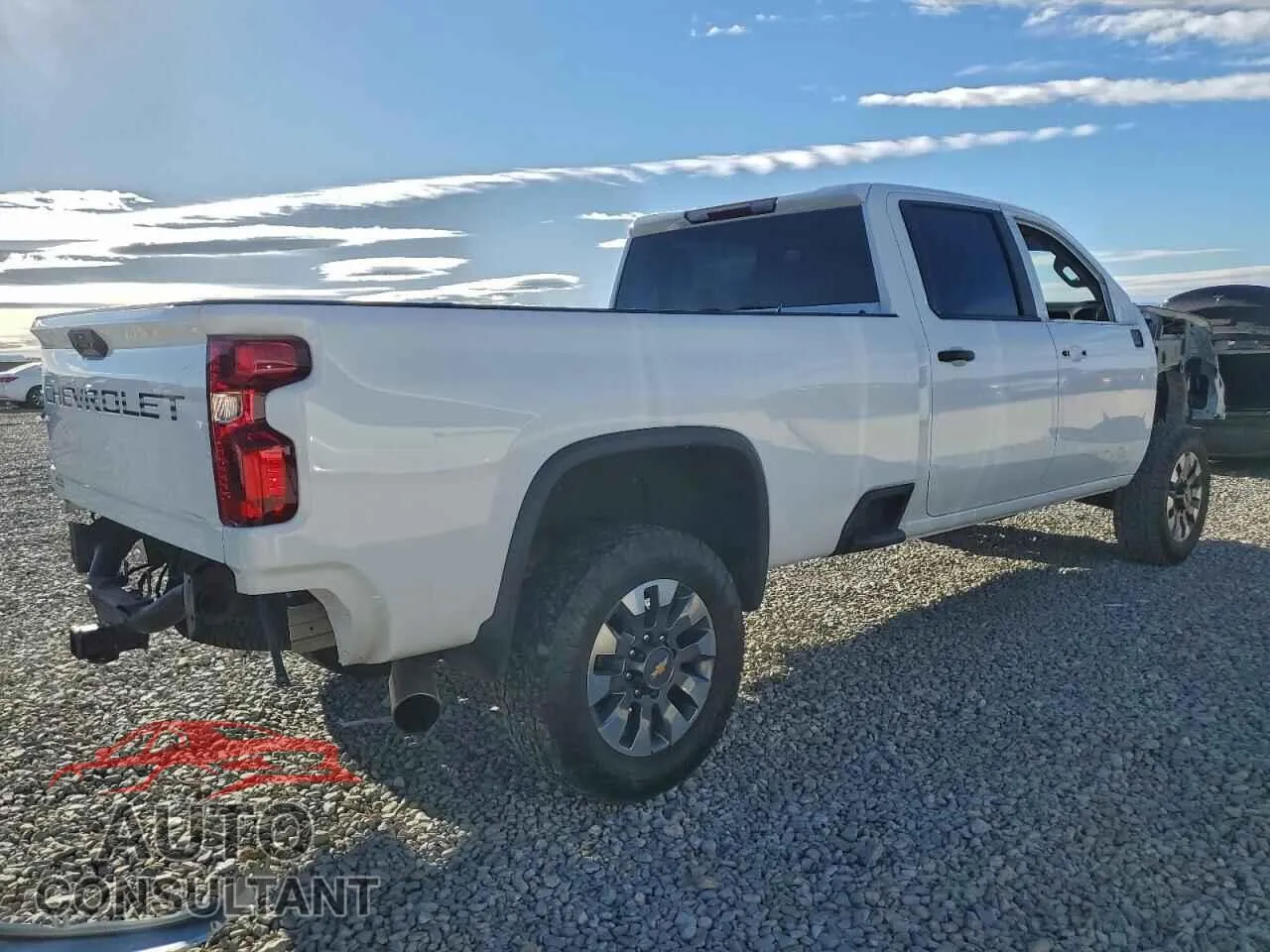 2024 CHEVROLET ALL Models Damaged VIN 1GC4YME72RF159636 – side profile 2024 CHEVROLET ALL Models Damaged VIN 1GC4YME72RF159636 – side profile