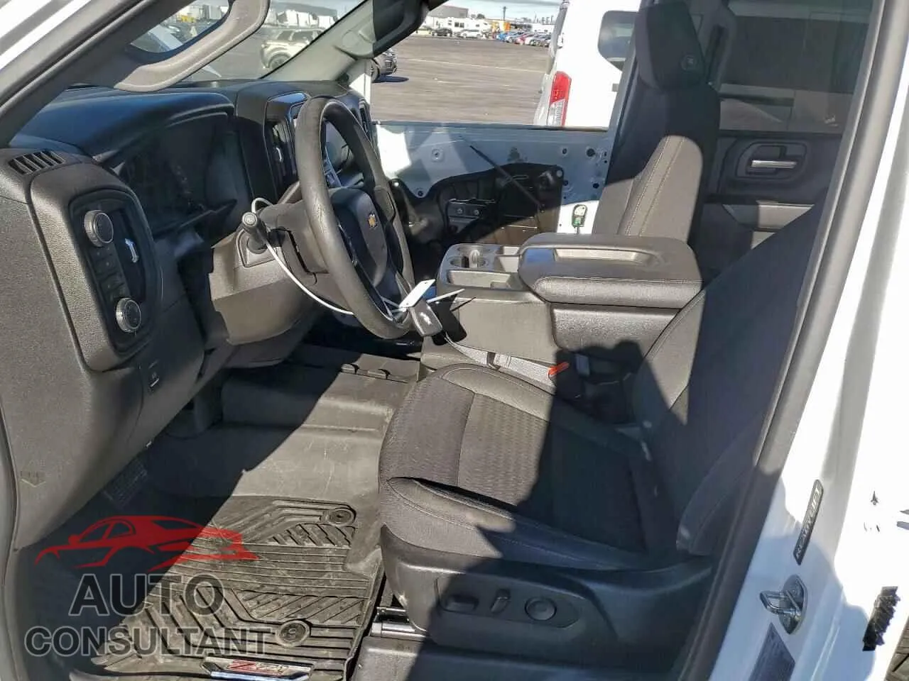 2024 CHEVROLET ALL Models Damaged VIN 1GC4YME72RF159636 – exterior detail 2024 CHEVROLET ALL Models Damaged VIN 1GC4YME72RF159636 – exterior detail