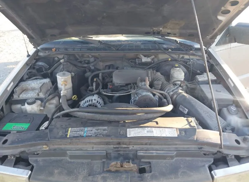 2002 CHEVROLET S-10 Pickup Used VIN 1GCCS19W028253392 – undercarriage 2002 CHEVROLET S-10 Pickup Used VIN 1GCCS19W028253392 – undercarriage