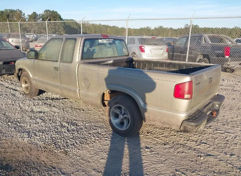 2002 CHEVROLET S-10 Pickup Used VIN 1GCCS19W028253392 – trunk area 2002 CHEVROLET S-10 Pickup Used VIN 1GCCS19W028253392 – trunk area