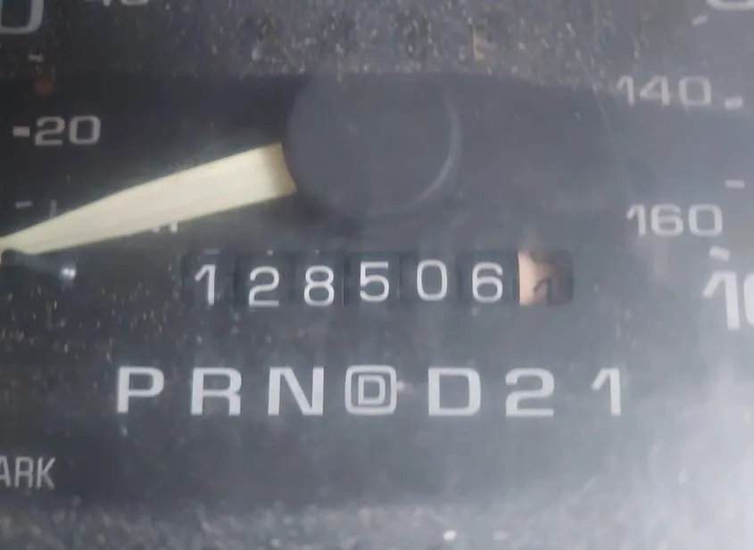 1997 CHEVROLET S-10 Pickup Used VIN 1GCCS19X0VK124746 – dashboard 1997 CHEVROLET S-10 Pickup Used VIN 1GCCS19X0VK124746 – dashboard