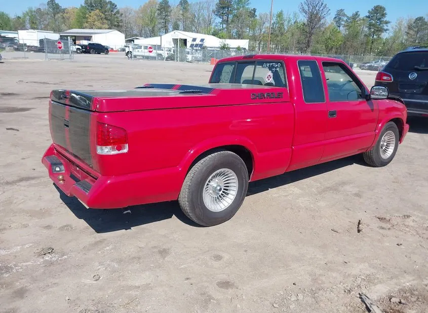 1997 CHEVROLET S-10 Pickup Used VIN 1GCCS19X0VK124746 – interior seats 1997 CHEVROLET S-10 Pickup Used VIN 1GCCS19X0VK124746 – interior seats