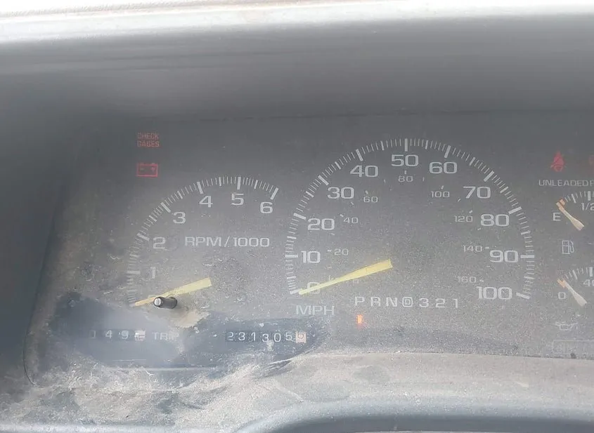 1998 CHEVROLET GMT-400 Used VIN 1GCEK19R9WE147226 – dashboard