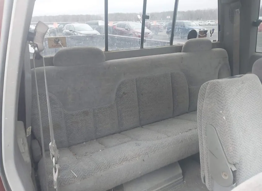 1998 CHEVROLET GMT-400 Used VIN 1GCEK19R9WE147226 – interior seats