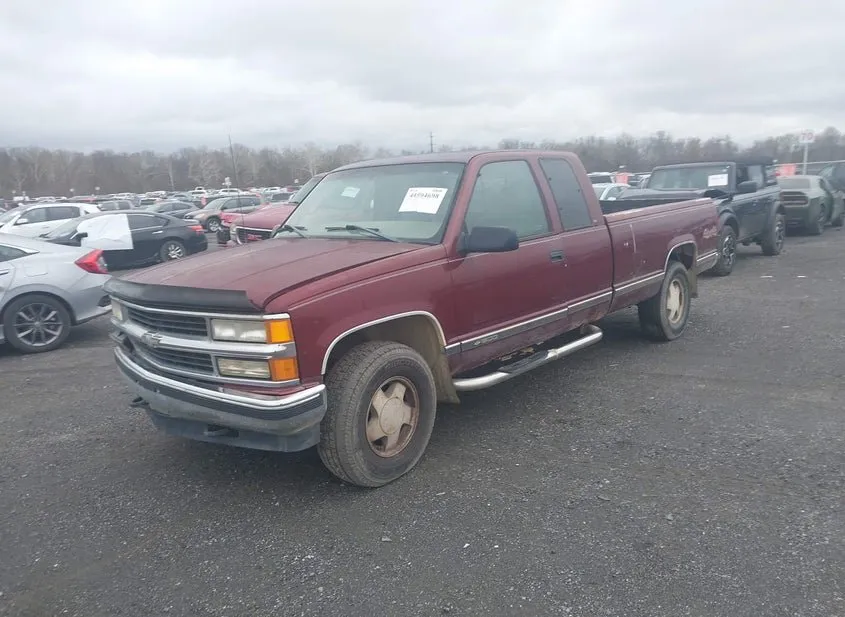 1998 CHEVROLET GMT-400 Used VIN 1GCEK19R9WE147226 – engine bay