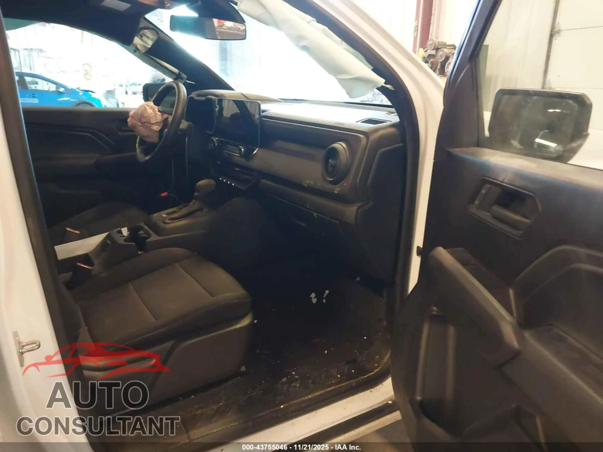 2023 CHEVROLET COLORADO Damaged VIN 1GCGSBEC2P1133449 – interior seats