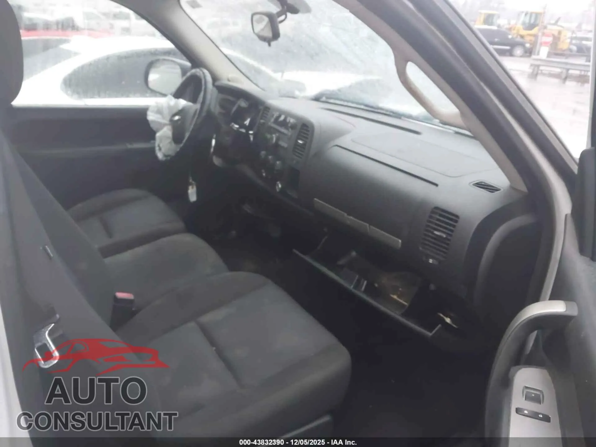 2013 CHEVROLET SILVERADO 1500 Damaged VIN 1GCNCSEA0DZ380064 – interior seats